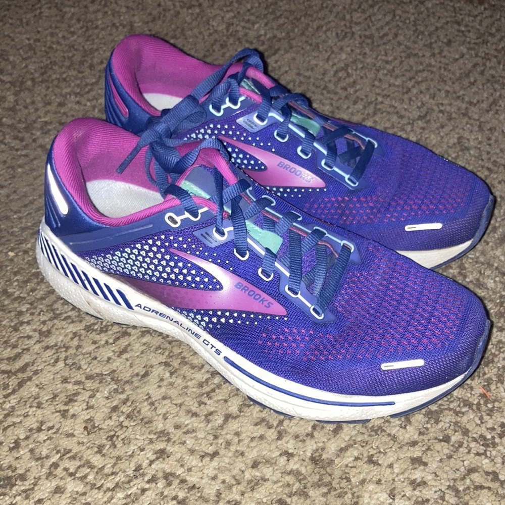Brooks Adrenaline GTS 22 Women’s Size 9 Running Shoes 1203531B403 Yucca/navy